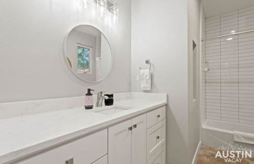 Enjoy DT Newly Renovated & Patio and Free Swim Club by Austin Vacay - Foto 14