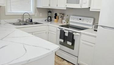 Close to the beach and attractions! Perfect for families or traveling nurses! - Foto 2