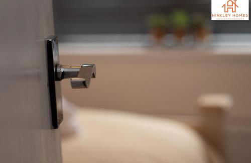 Large Home - Free Parking-WiFi By Hinkley Homes Short Lets & Serviced Accommodation - Foto 52