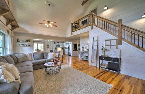 Ideal for Families! Lake Toxaway Getaway with Deck - Foto 5