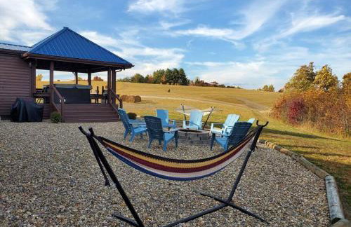 Luxury Cabin w/ Game Room & Hot Tub at Cave Run Lake - Foto 3