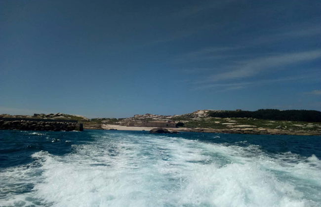 Barco a la isla de Ons desde Portonovo - Foto 3