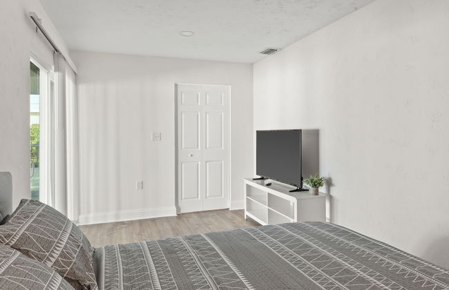 Sunny Palmetto Oasis: 4br Home With Private Pool 4 Bedroom Home by RedAwning - Foto 6