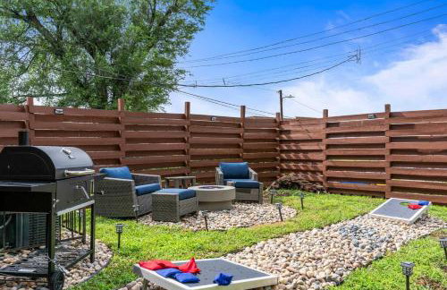 Abstract Haven | Stylish 1BR by Tower Grove - Photo 10