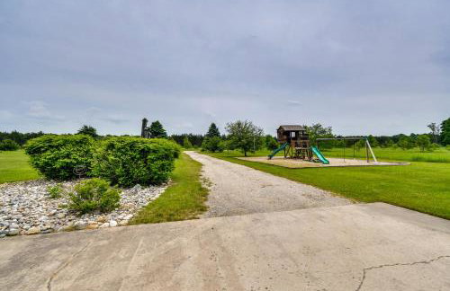 The Country House - Kalkaska Retreat with Fire Pit - Foto 38