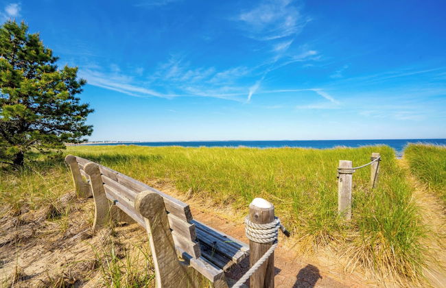 Bayview Beach Cottage For 4! - Photo 35