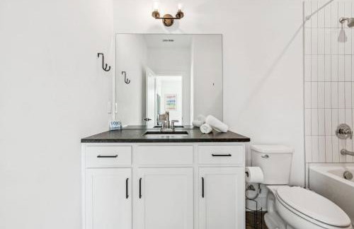 Nashville Townhouse with Rooftop & Modern Comfort - Foto 45