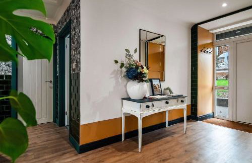 Luxury Renovated Bungalow with wheel chair access, Hot Tub and Fire Pit - Foto 41