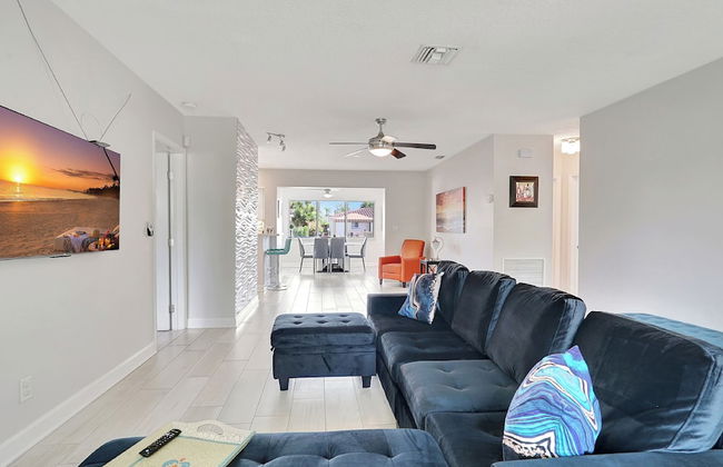 Waterfront Villa Private Pool! - Foto 17