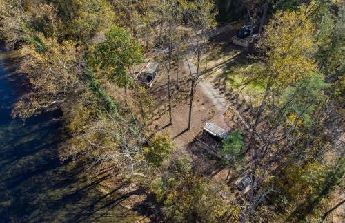 Modern Riverside Cabin w Hot Tub Fire Pit Kayaks - Foto 33