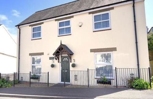 Vine Cottage - Photo 1