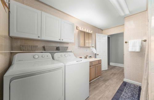 Keuka Wine Trail Vineyard View Farmhouse - Fire Pit & Game Room - Foto 32