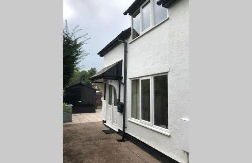 Charming just renovated 2 bed cottage in the centre of village - Foto 1