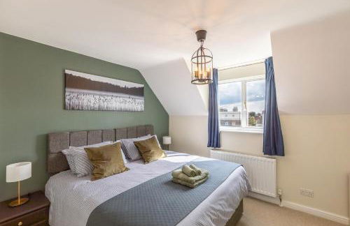 4 Bed City House with Private Garden and Parking - Foto 13