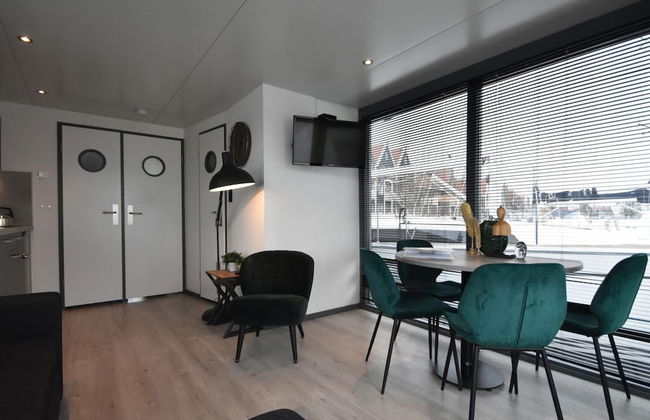 Boat in Volendam Near Marina Museum - Foto 18