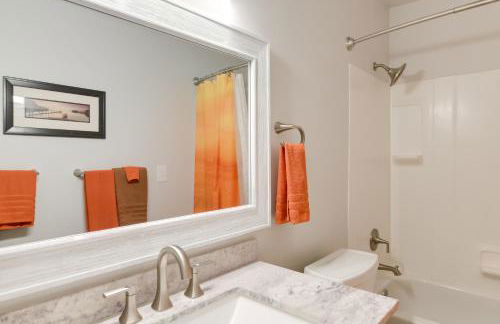 6 Mi to Dtwn Bright and Airy Anchorage Getaway! - Photo 15