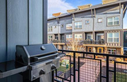 Rooftop Deck w Hot Tub Near Dining Ski Slopes The Lookout by AvantStay - Photo 21