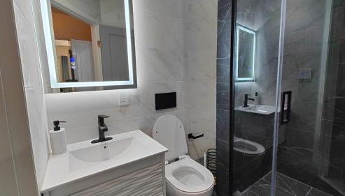 New Beautiful Contemporary Home in Pinole Hill - Foto 3, Shower