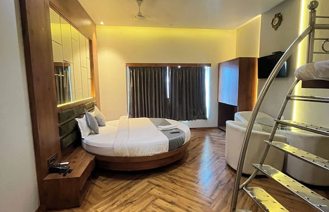 The Saroja Grand Villa Resorts - Photo 15