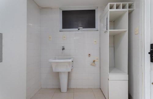 32-COP · CurtaCopacabana: Studio funcional com tudo embaixo - Foto 6