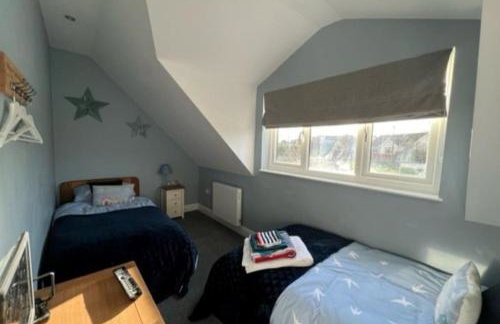 Orchard Lodge-Coastal Retreat, newly built hideaway with village views and private terrace - Foto 35