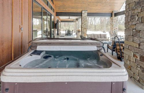 Game Room and Hot Tub! Lakefront Monkey Island Haven - Foto 39