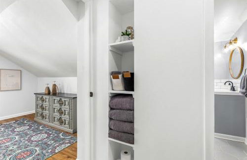 Spacious 4BR Home by Dtown Royal Oak - Photo 8