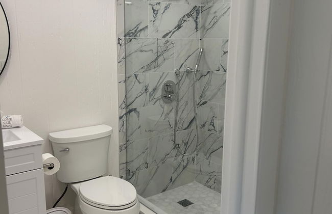 Beautiful Updated Stilted Home Makes For A Super Getaway. 3 Bedroom Home by RedAwning - Foto 27