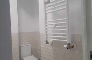 250m Chamartin, 250m plaza castilla, 3 stops Bernabeu - Photo 19