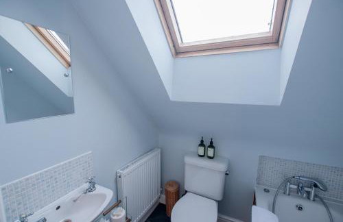 Hazel House - Cosy 2 bedroom house with parking near to Oxford - Foto 5
