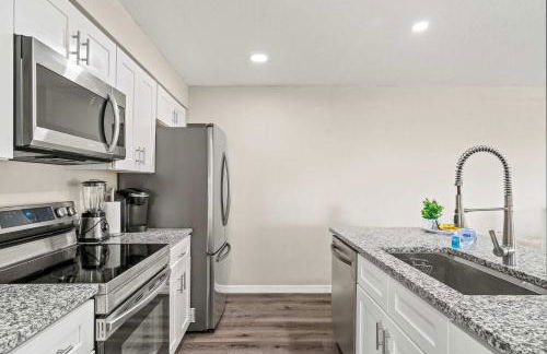 Coastal Calm 2BR Retreat Minutes to Manasota Beach - Foto 13