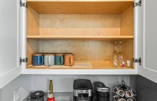 Belmont Shore Getaway with Hot Tub and Firepit - Foto 5