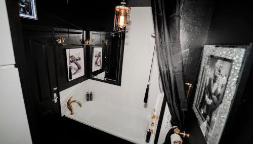 Play Queen - A Playful Unique Hot Tub Retreat - Foto 5