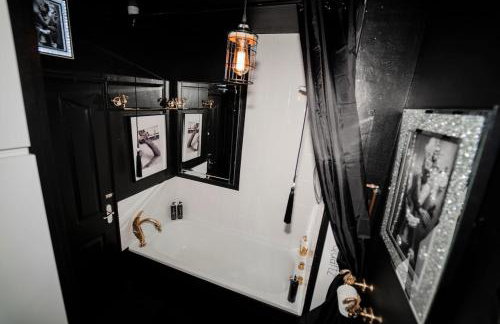 Play Queen - A Playful Unique Hot Tub Retreat - Foto 5