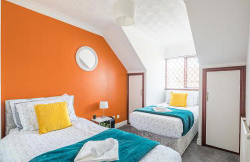 Spacious Home for 10 - Garage & Family Ready - Foto 4