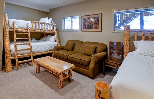 Thunder Ridge by Fernie Lodging CO - Photo 3