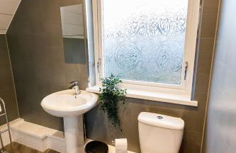 Spacious 2Bed - Great for Contractors - Driveway&Garden - Foto 75