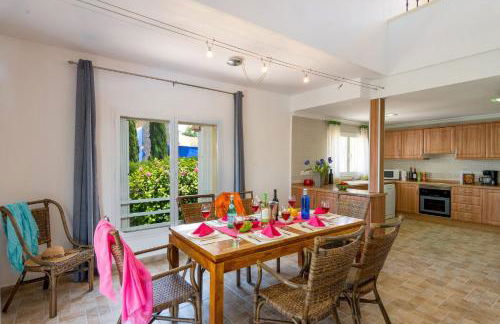 Villa Cabriel by Villa Plus - Photo 17