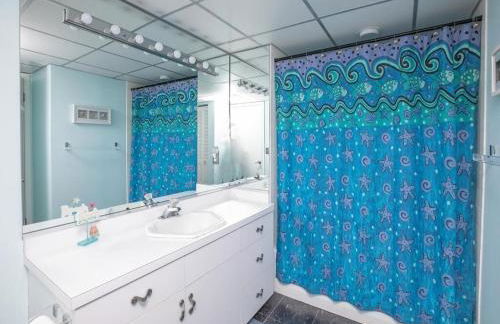 1B/1B condo with Ocean views, Resort style, Free WIFI, Few steps to the Beach!! - Foto 4