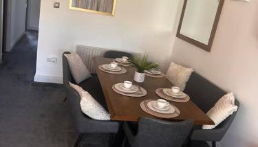Sleeps 7, entire apartment,with restaurant next door - Foto 5