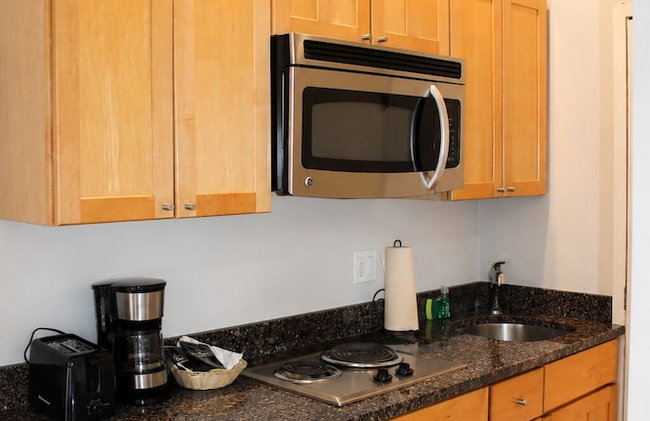 Maverick Suites at 402 Columbus Ave - Foto 30