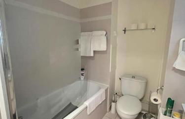 WonderSuite appartement - centre ville avec parking couvert -15mn de Paris et 10 mn de Stade de France, wifi, Netflix - Foto 18