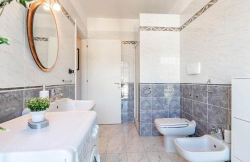 H11 [Colombo 51] Vista Mare - Centro - Foto 4