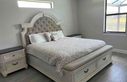 Newly built Villa Ballerina with heated pool and incredible view into beautiful Arrowheadcanal - Photo 22