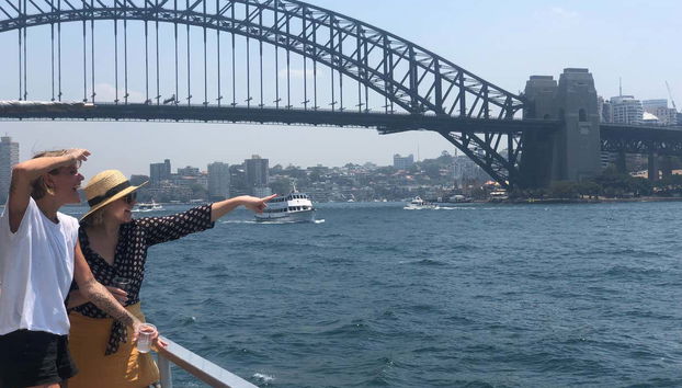 Desfrutando do passeio de barco pela baía de Sydney