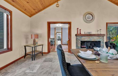 Big Bass Hideaway with Hot Tub - Foto 43