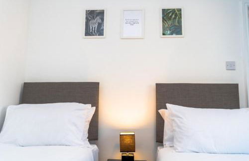 Comfortable 3BR Home, Steps from York Town Centre, Sleeps 6, Free Parking - Foto 11