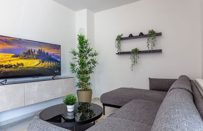 Exquisite Prestige Luxury Apartments With Shared Pool - Photo 34