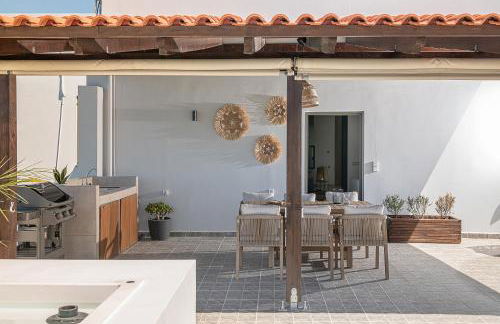 Sol Luxury Apartment - close to the beach with a private heated mini pool - Foto 68