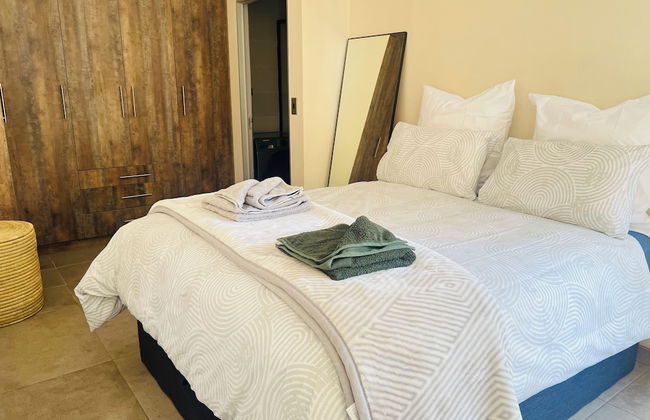 Spacious 1 Bedroom Apartment in Johannesburg - Photo 2